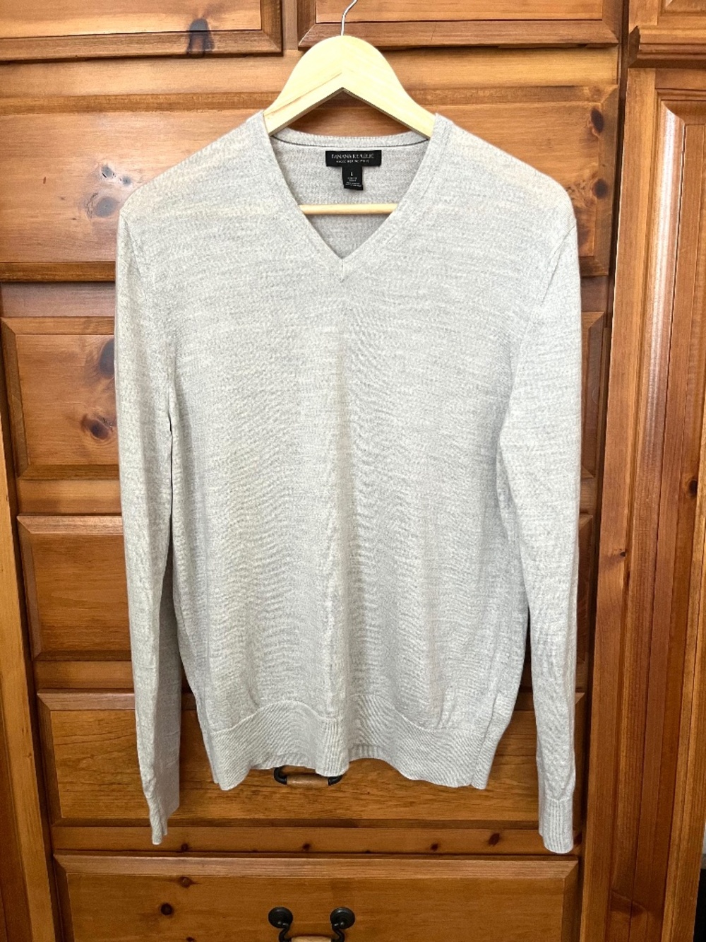 Banana Republic 100% Merino Wool Sweater Womens Large V-Neck Light Grey